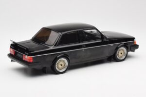 Volvo 240 Turbo Svart Custom IXO 1:18 18CMC178 Metall — bild 2 av 6