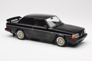 Volvo 240 Turbo Svart Custom IXO 1:18 18CMC178 Metall — bild 4 av 6