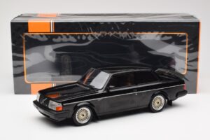 Volvo 240 Turbo Svart Custom IXO 1:18 18CMC178 Metall — bild 6 av 6