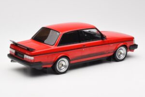 Volvo 240 Turbo Röd Custom IXO 1:18 18CMC177 Metall — bild 2 av 5