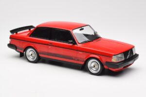 Volvo 240 Turbo Röd Custom IXO 1:18 18CMC177 Metall — bild 4 av 5