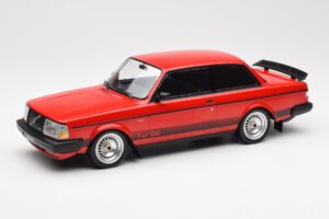 Volvo 240 Turbo Röd Custom IXO 1:18 18CMC177 Metall