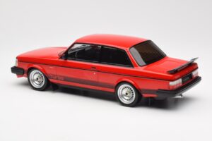 Volvo 240 Turbo Röd Custom IXO 1:18 18CMC177 Metall — bild 5 av 5