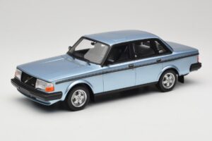 Volvo 244 Turbo Ljusblå DNA 1:18 DNA000135 Metall