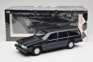 Volvo 740 GL Kombi Mörkgrön Metallic Minichamps 1:18 155171771 Metall — bild 6 av 6