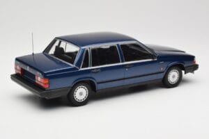 Volvo 740 GL Dark Blue Metallic Minichamps 1:18 155171701 Metall — bild 2 av 6