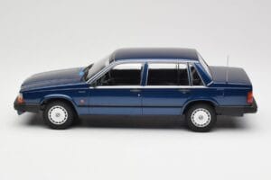 Volvo 740 GL Dark Blue Metallic Minichamps 1:18 155171701 Metall — bild 3 av 6