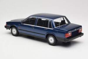Volvo 740 GL Dark Blue Metallic Minichamps 1:18 155171701 Metall — bild 5 av 6