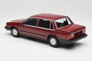 Volvo 740 GL Röd Minichamps 1:18 155171704 Metall — bild 5 av 6