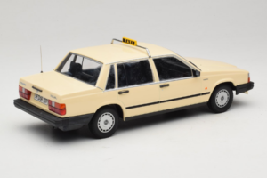 Volvo 740 GL Taxi Tyskland Minichamps 1:18 155171792 Metall — bild 2 av 6