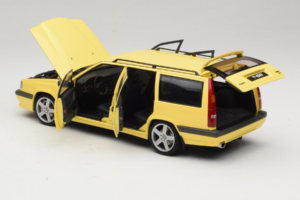 Volvo 850 T-5R Kombi Cream Yellow AUTOart 1:18 79506 Metall — bild 5 av 8