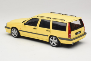 Volvo 850 T-5R Kombi Cream Yellow AUTOart 1:18 79506 Metall — bild 7 av 8