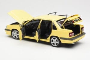 Volvo 850 T-5R Gul AUTOart 1:18 79501 Metall — bild 5 av 8