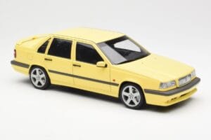 Volvo 850 T-5R Gul AUTOart 1:18 79501 Metall — bild 6 av 8