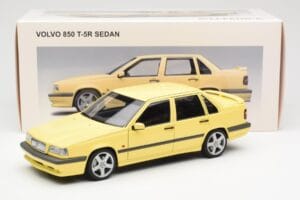 Volvo 850 T-5R Gul AUTOart 1:18 79501 Metall — bild 8 av 8