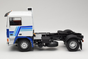 Volvo F12 Blå Vit Road Kings 1:18 RK180033 Metall — bild 4 av 8
