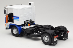Volvo F12 Blå Vit Road Kings 1:18 RK180033 Metall — bild 5 av 8