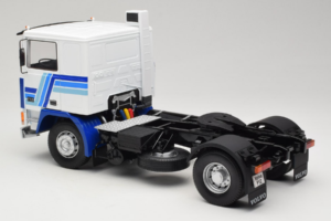Volvo F12 Blå Vit Road Kings 1:18 RK180033 Metall — bild 7 av 8