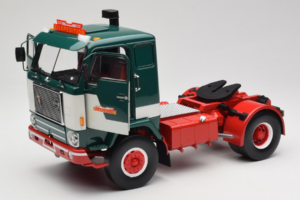 Volvo F88 Bilspedition Grön Vit MCG 1:18 MCG18139 Metall — bild 2 av 8