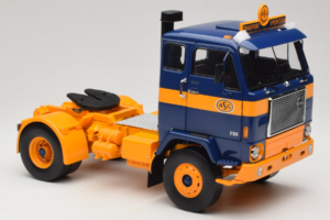 Volvo F88 Mörkblå Gul MCG 1:18 MCG18140 Metall — bild 6 av 8