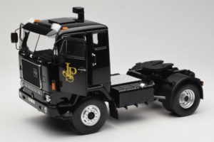 Volvo F88 John Player Special Black MCG 1:18 MCG18217 Metall — bild 2 av 8