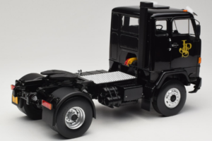 Volvo F88 John Player Special Black MCG 1:18 MCG18217 Metall — bild 3 av 8