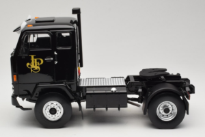 Volvo F88 John Player Special Black MCG 1:18 MCG18217 Metall — bild 4 av 8