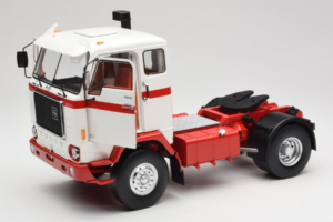 Volvo F88 Vit Röd MCG 1:18 MCG18141 Metall — bild 2 av 8