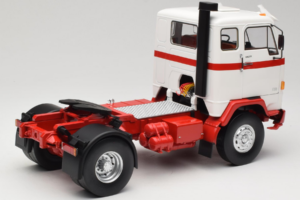 Volvo F88 Vit Röd MCG 1:18 MCG18141 Metall — bild 3 av 8