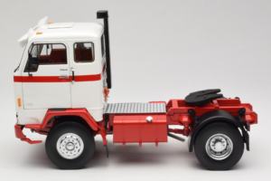 Volvo F88 Vit Röd MCG 1:18 MCG18141 Metall — bild 4 av 8