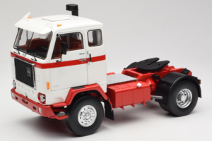 Volvo F88 Vit Röd MCG 1:18 MCG18141 Metall