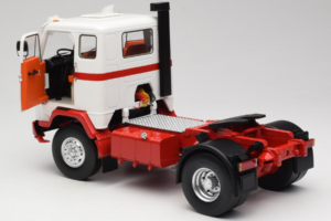 Volvo F88 Vit Röd MCG 1:18 MCG18141 Metall — bild 5 av 8