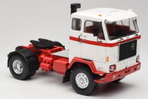 Volvo F88 Vit Röd MCG 1:18 MCG18141 Metall — bild 6 av 8