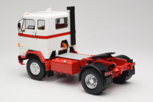 Volvo F88 Vit Röd MCG 1:18 MCG18141 Metall — bild 7 av 8