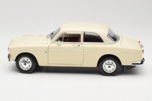 Volvo P121 Amazon Vit Revell 1:18 08866 Metall — bild 4 av 8