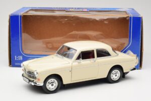 Volvo P121 Amazon Vit Revell 1:18 08866 Metall — bild 8 av 8