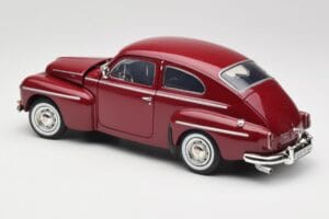 Volvo PV544 Cherry Red Revell 1:18 08887 Metall — bild 7 av 8