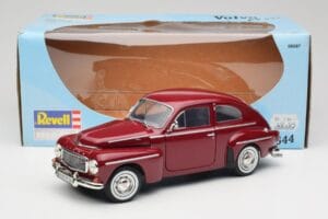 Volvo PV544 Cherry Red Revell 1:18 08887 Metall — bild 8 av 8