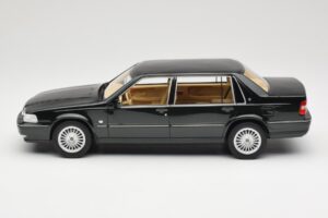 Volvo S90 Royal Green DNA 1:18 DNA000090 Metall — bild 3 av 6