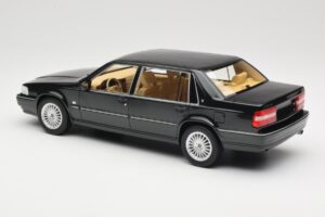 Volvo S90 Royal Green DNA 1:18 DNA000090 Metall — bild 5 av 6