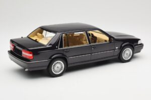 Volvo S90 Royal Violet DNA 1:18 DNA000089 Metall — bild 2 av 6
