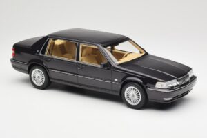 Volvo S90 Royal Violet DNA 1:18 DNA000089 Metall — bild 4 av 6