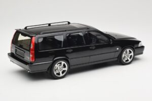 Volvo V70 R P80 Svart DNA 1:18 DNA000232 Metall — bild 2 av 6