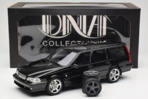 Volvo V70 R P80 Svart DNA 1:18 DNA000232 Metall — bild 6 av 6