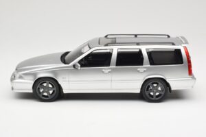 Volvo V70 R P80 Silver DNA 1:18 DNA000155 Metall — bild 3 av 6