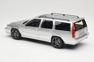 Volvo V70 R P80 Silver DNA 1:18 DNA000155 Metall — bild 5 av 6