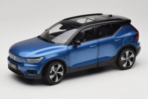 Volvo XC40 Recharge Blå Metallic Paudi Model 1:18 2562373 Metall