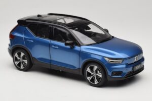 Volvo XC40 Recharge Blå Metallic Paudi Model 1:18 2562373 Metall — bild 6 av 8