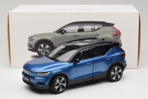 Volvo XC40 Recharge Blå Metallic Paudi Model 1:18 2562373 Metall — bild 8 av 8