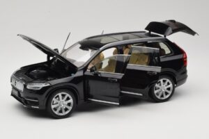 Volvo XC90 Onyx Black Paudi Model 1:18 9430842 Metall — bild 2 av 8